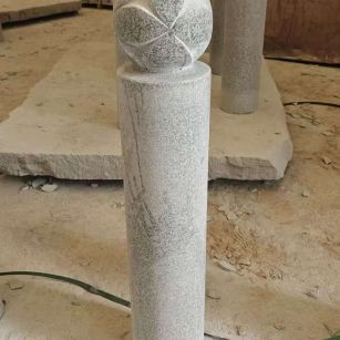 承德 芝麻白花岗岩石材挡车石柱、停车柱、圆柱挡车柱、方柱挡车柱等