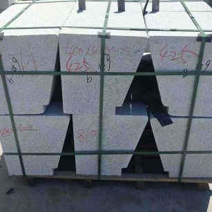 承德 芝麻白异形坐凳，石凳