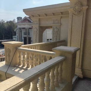 承德 黄金麻别墅外墙干挂雕花配合阳台栏杆花瓶柱