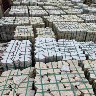 承德 黄金麻白麻花岗岩荔枝面地铺石(冰裂纹)