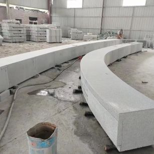 承德芝麻白花岗岩石板材 园林光面弧形坐凳