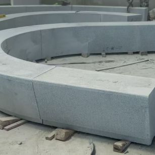 承德 芝麻白花岗岩光面弧形坐凳