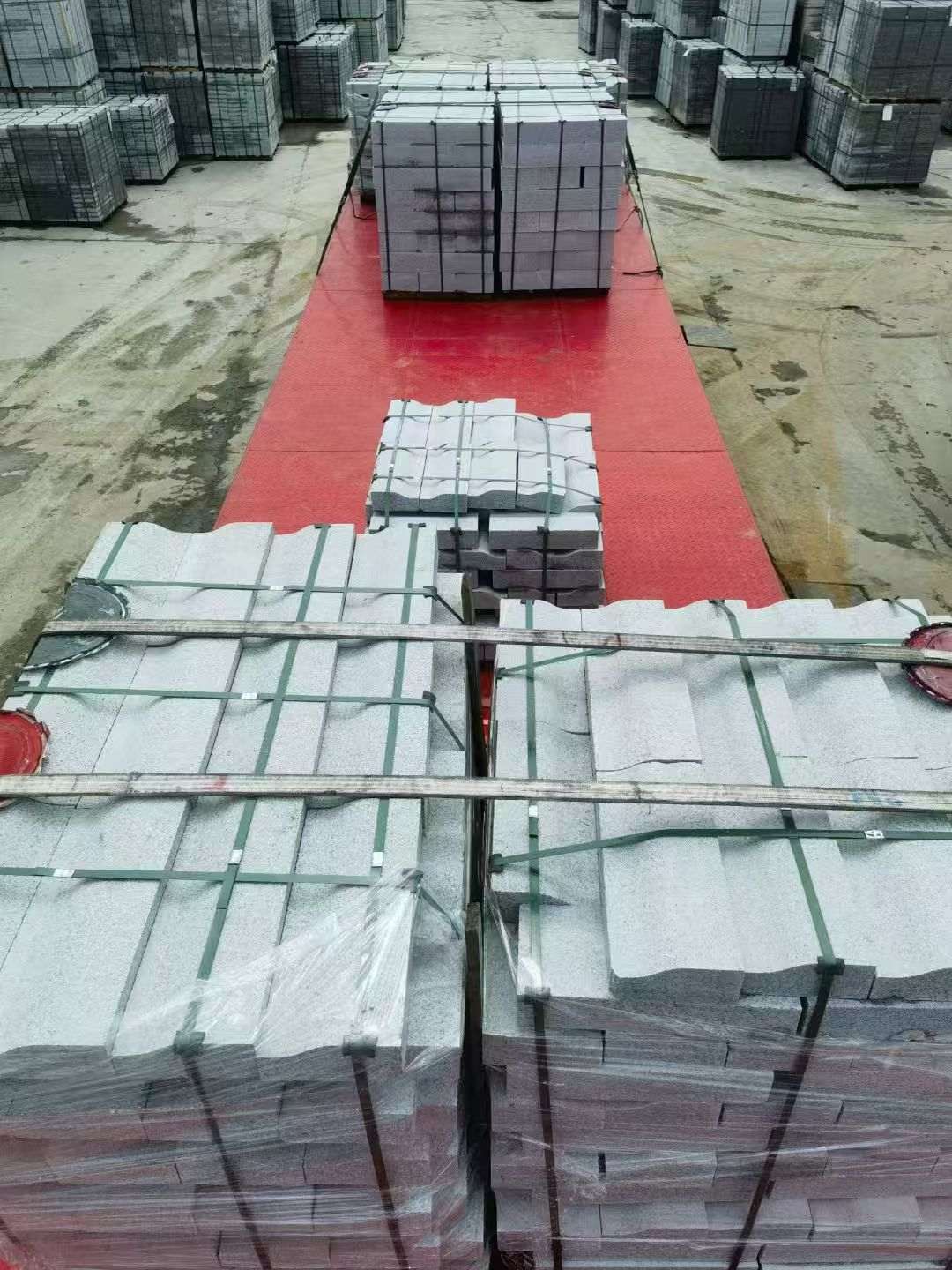 承德 芝麻白仿形加直形路沿石出货日常