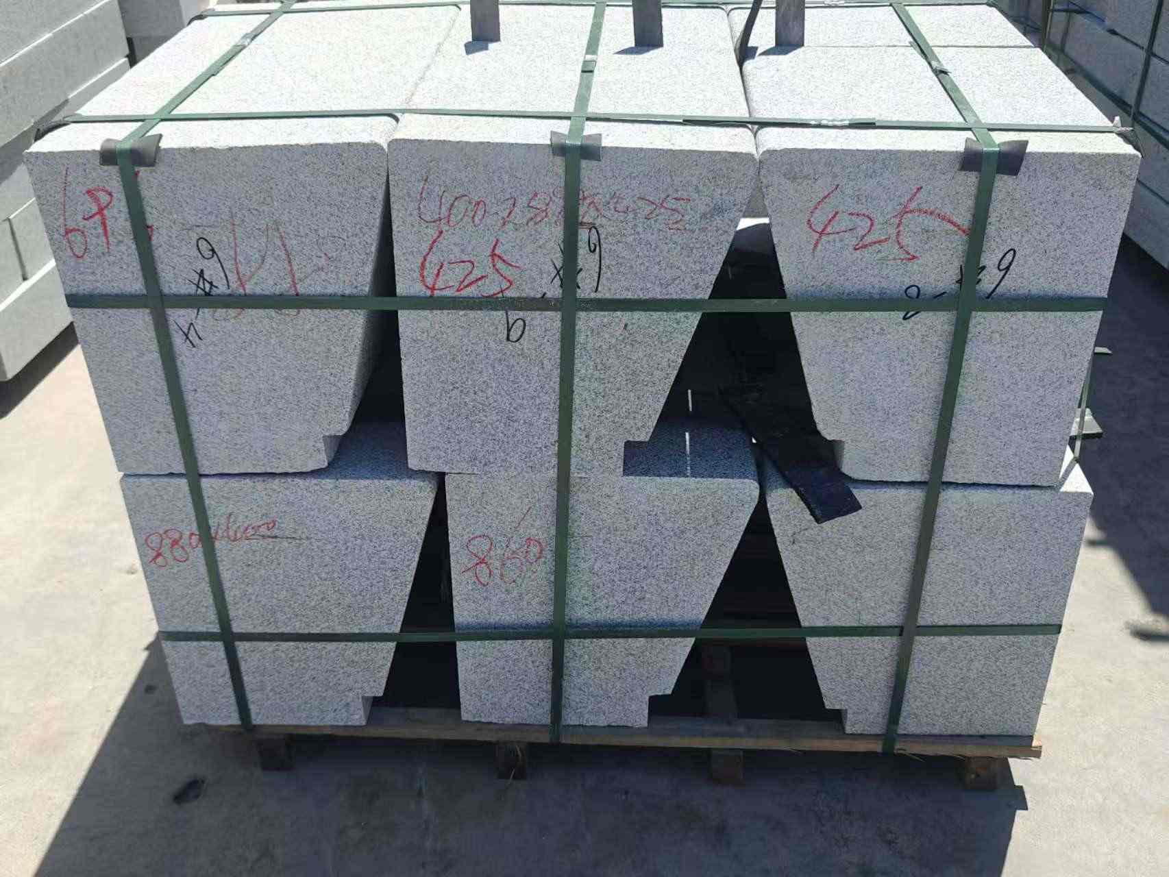 承德 芝麻白异形坐凳，石凳