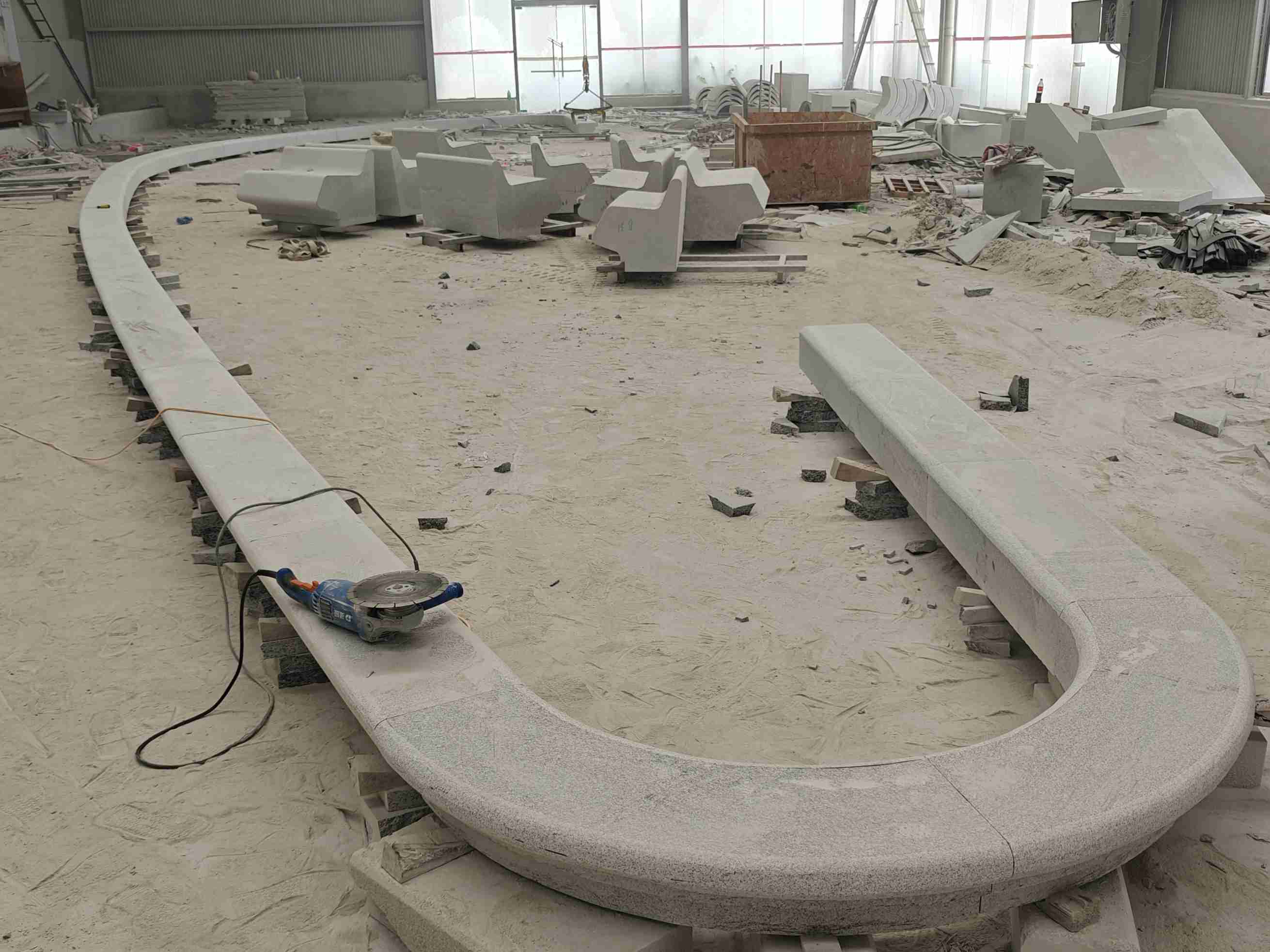 承德 芝麻白花岗岩弧形花坛石，坐凳石