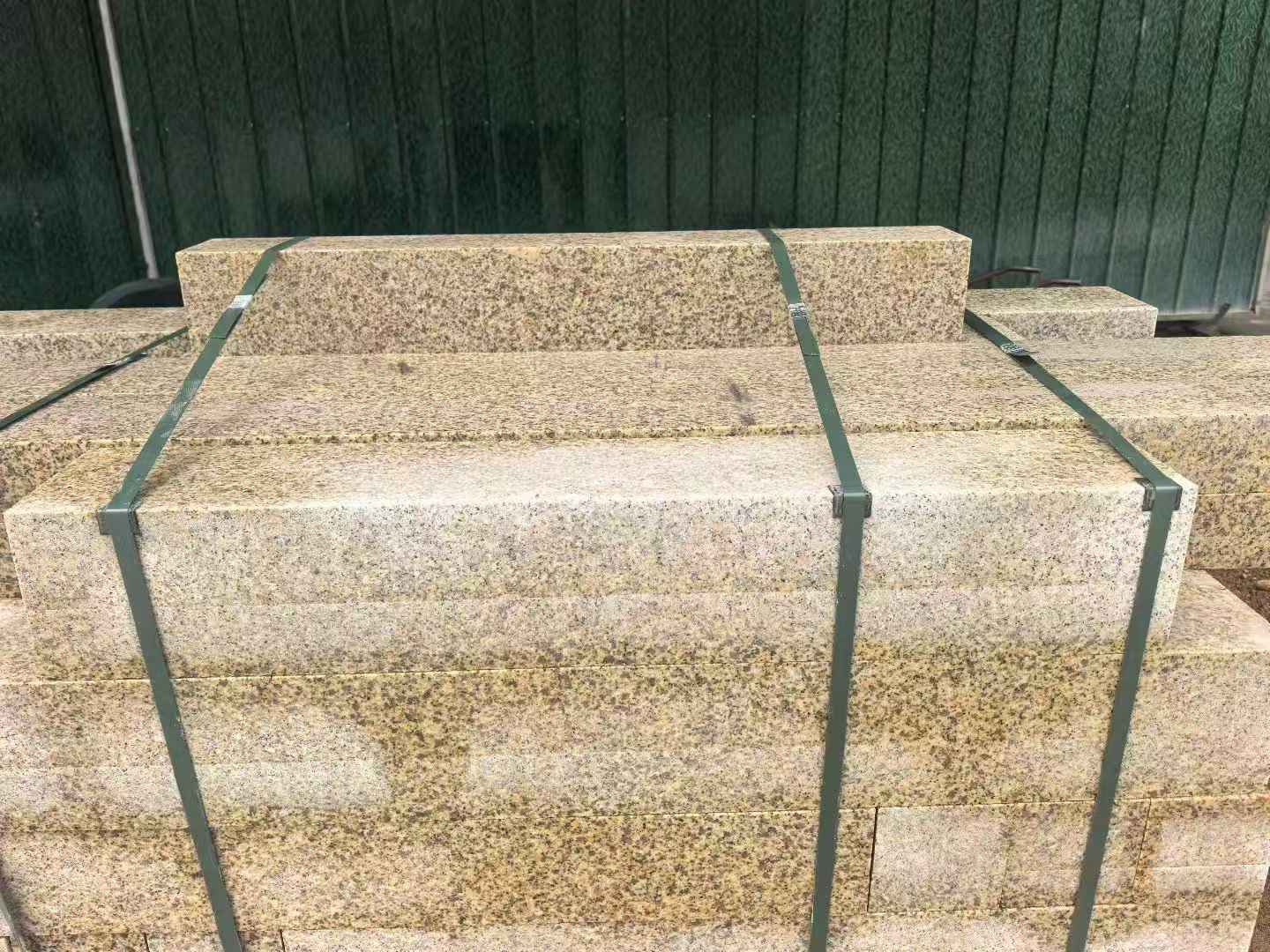 承德 黄金麻花岗岩石材机切面栏杆料半成品