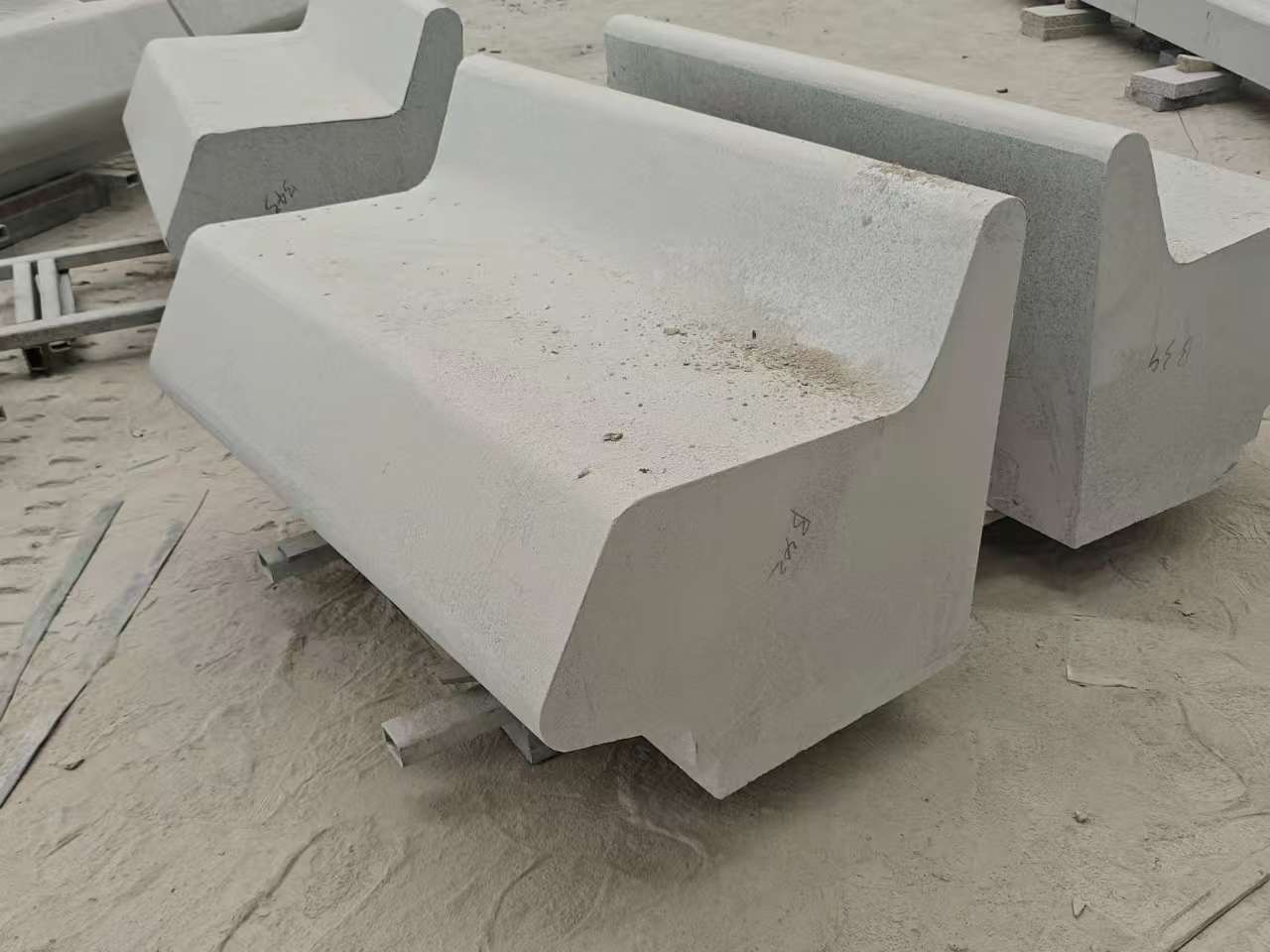 承德 芝麻白花岗岩异形坐凳，石凳