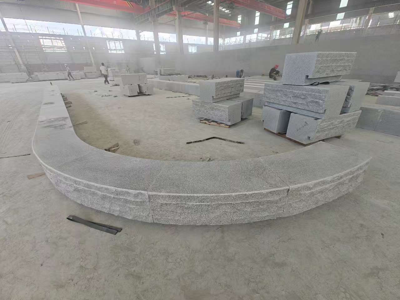 承德 芝麻白异形坐凳，自然面光面弧形加工