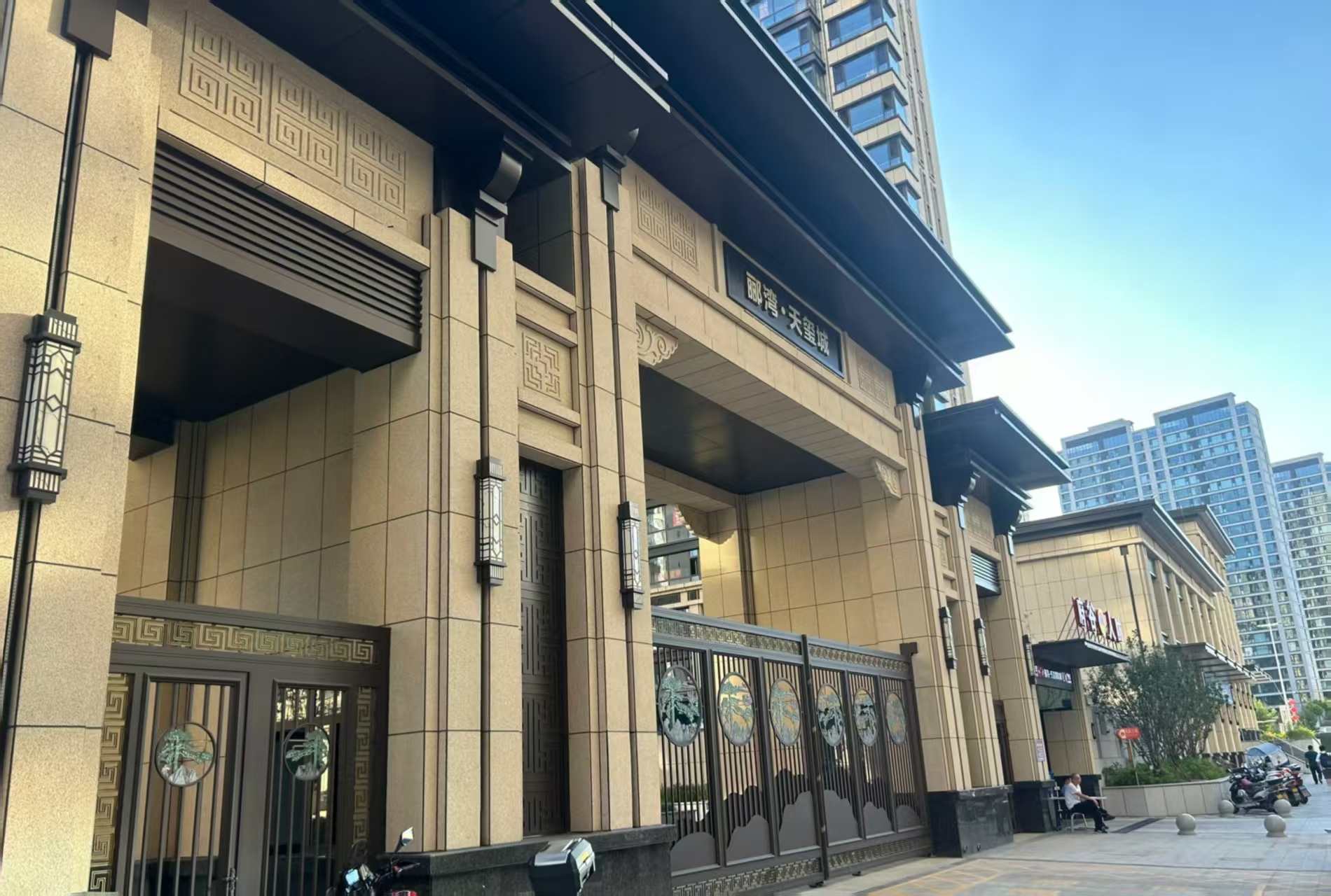 承德 黄金麻花岗岩荔枝面小区门楼外墙干挂