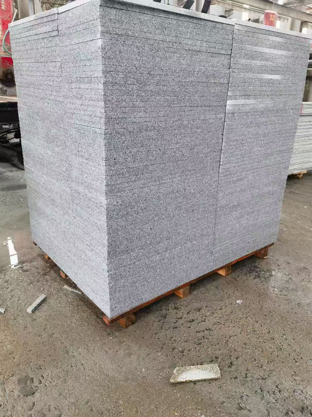 承德 芝麻白火烧面1.8厚300*600地铺石，尺寸标准，厚薄均匀