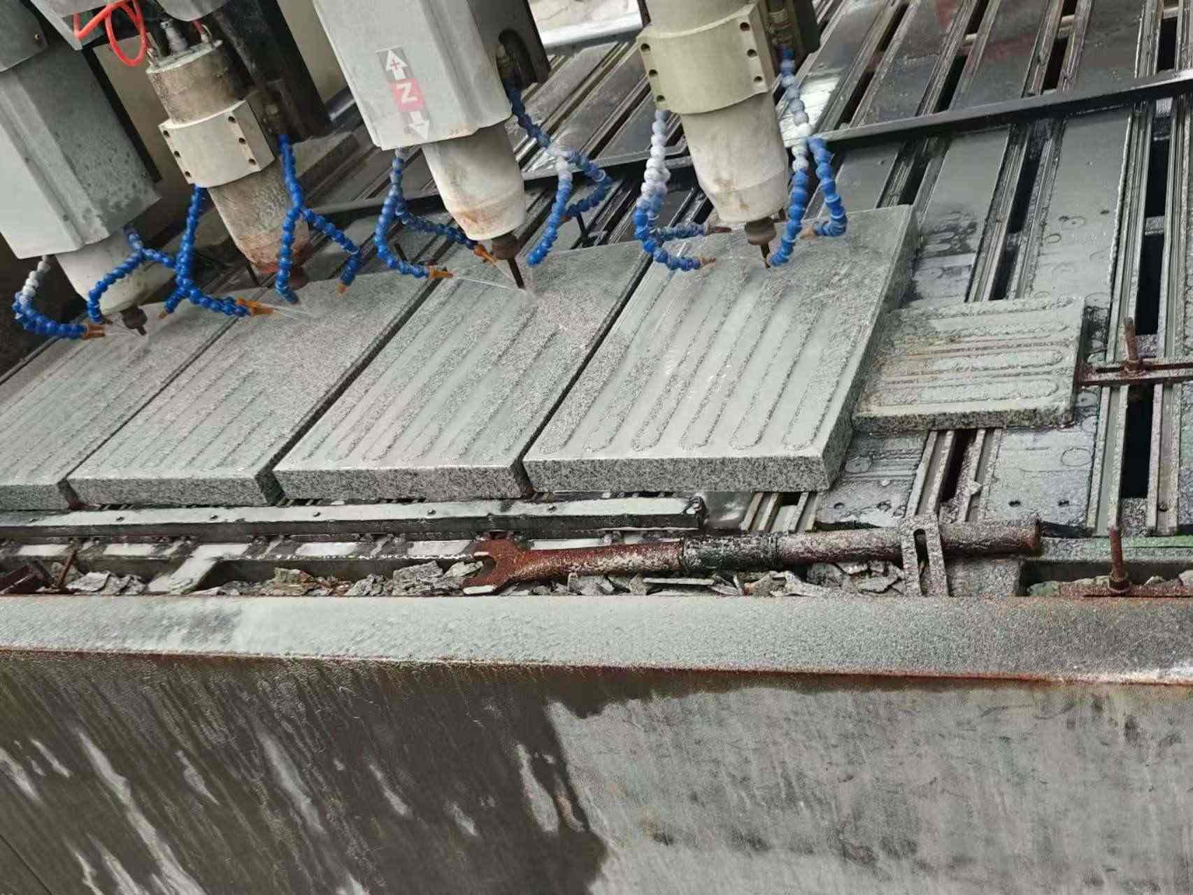 承德 芝麻白花岗岩荔枝面盲道雕刻