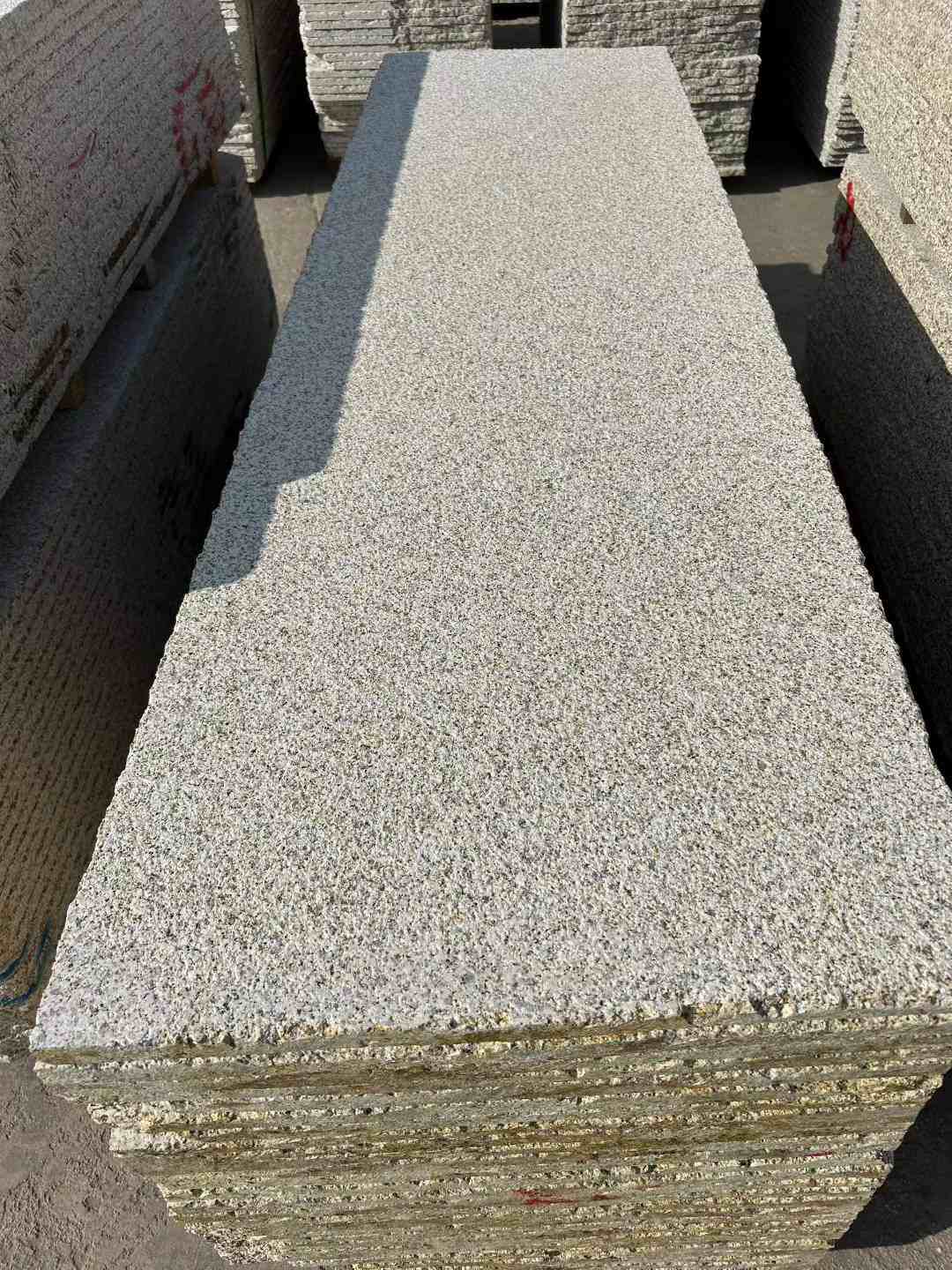 承德 黄金麻花岗岩荔枝面毛板，半成品