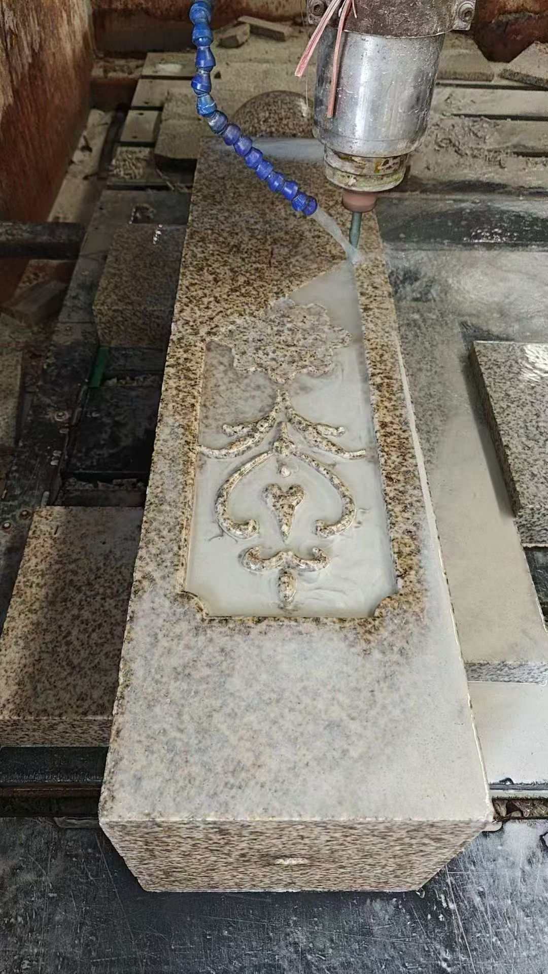 承德 黄金麻花岗岩异形加工雕刻栏杆大柱