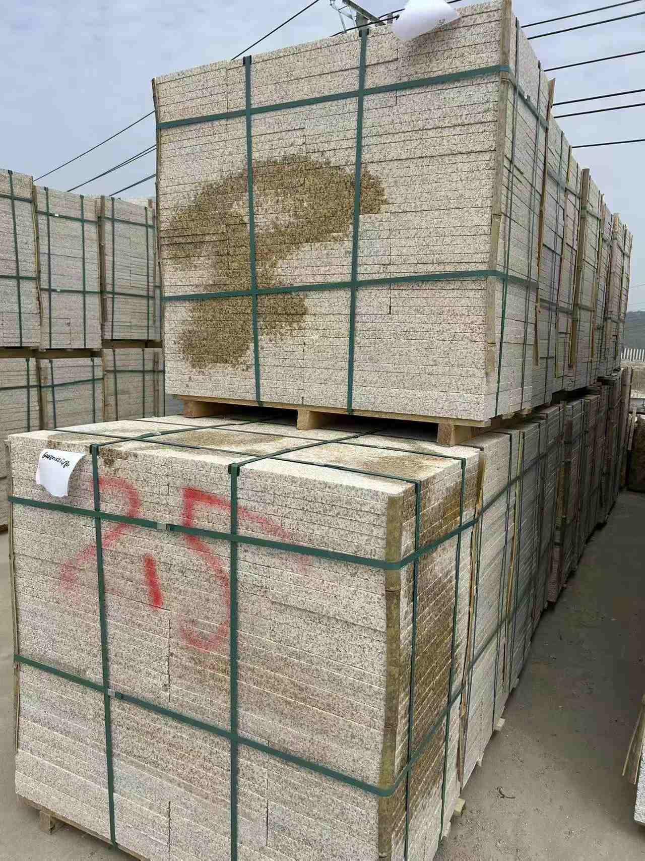 承德 黄金麻花岗岩石材荔枝面地铺石2.5*300*600