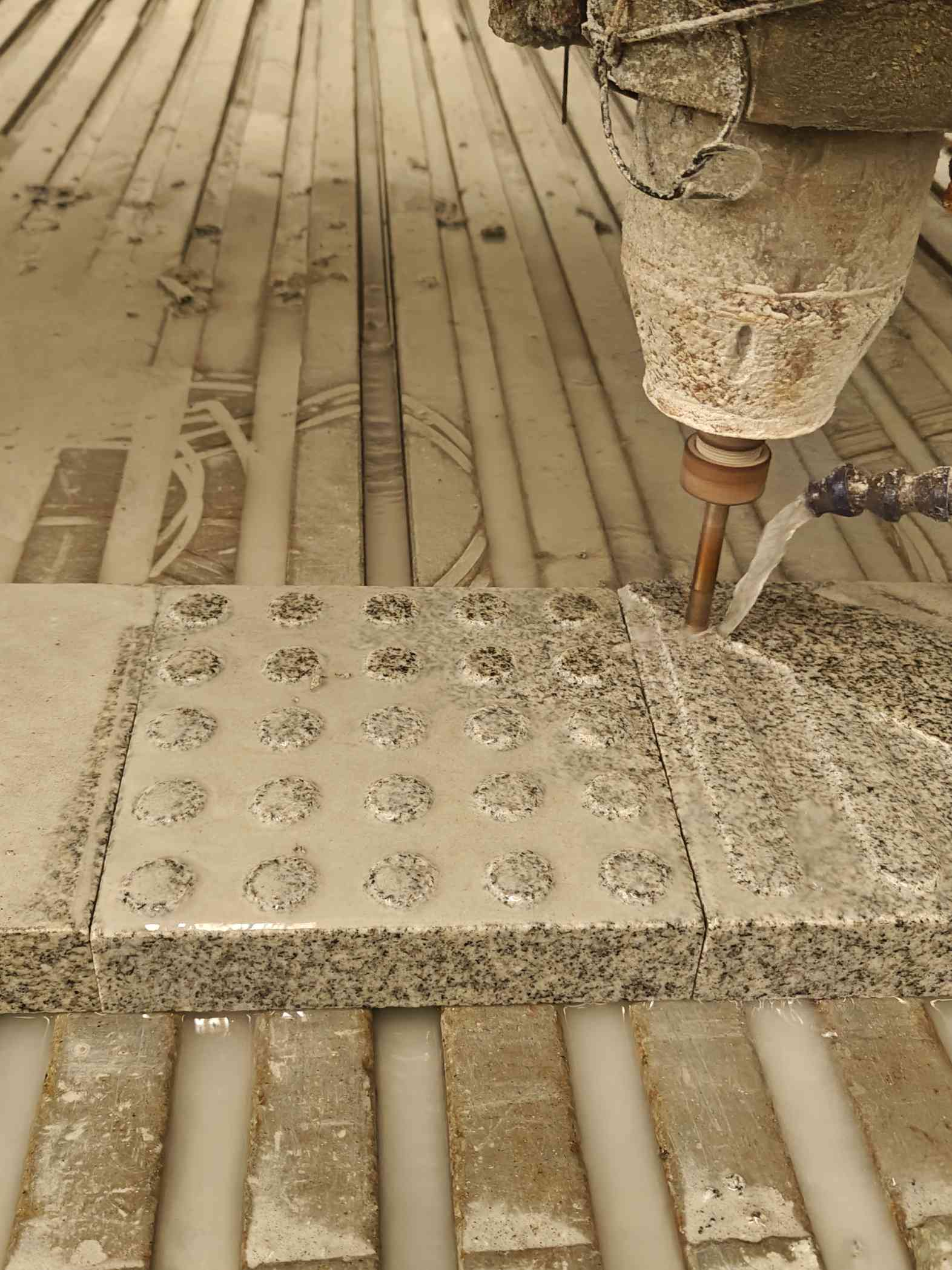 承德 芝麻白花岗岩石材盲人石、盲道石、盲点石