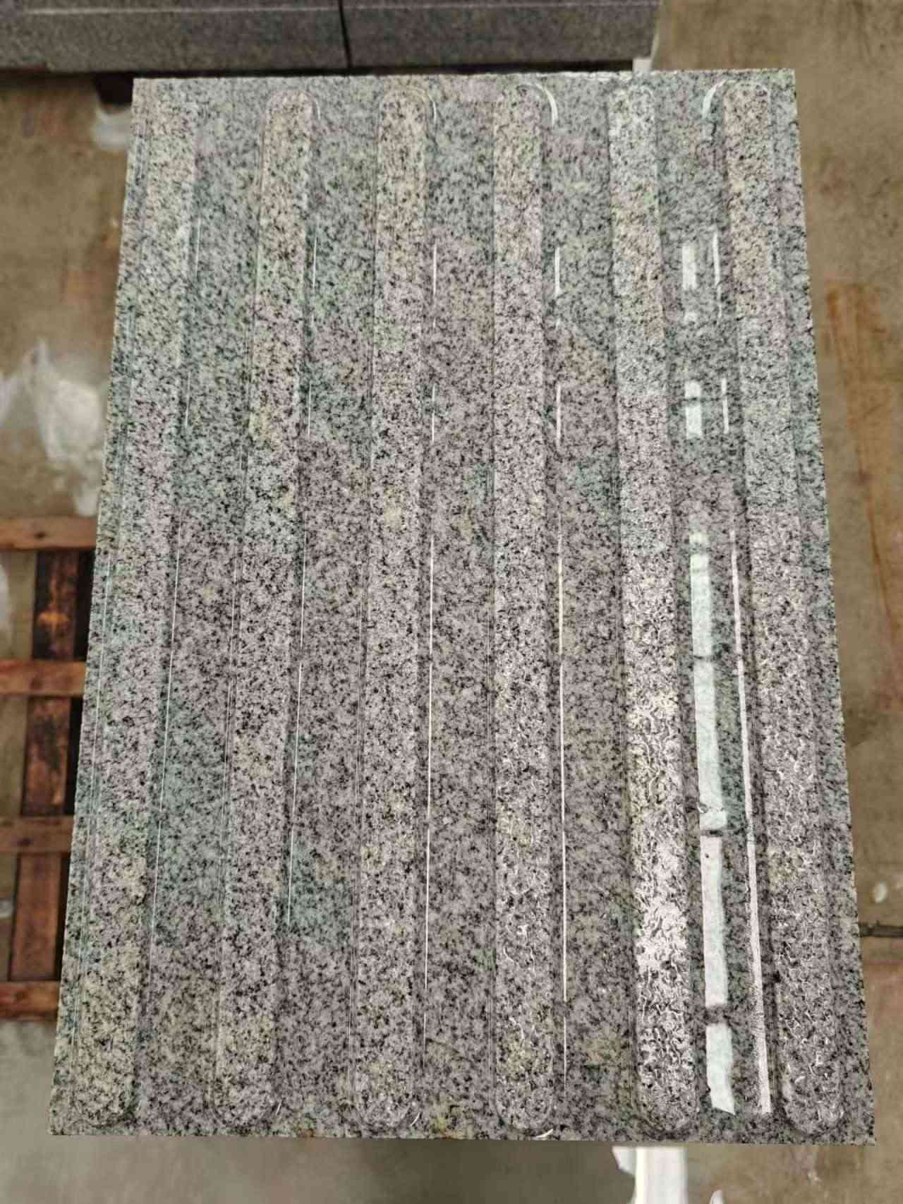 承德 芝麻白花岗岩荔枝面雕刻盲道，盲条