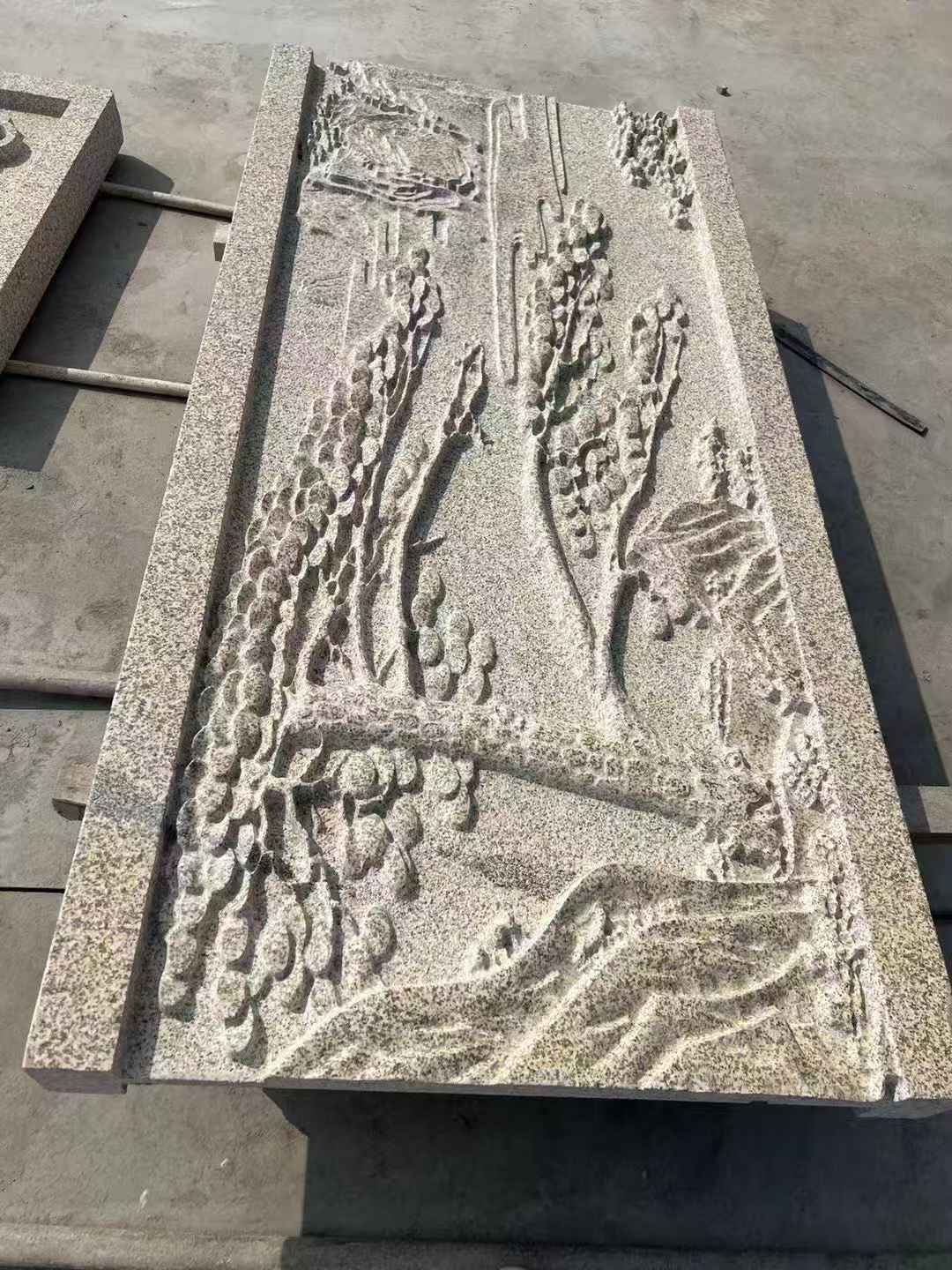 承德 黄金麻雕刻板浮雕迎客松