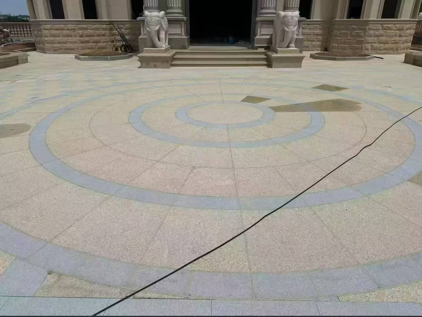 承德 黄金麻芝麻灰花岗岩石材地铺拼接效果