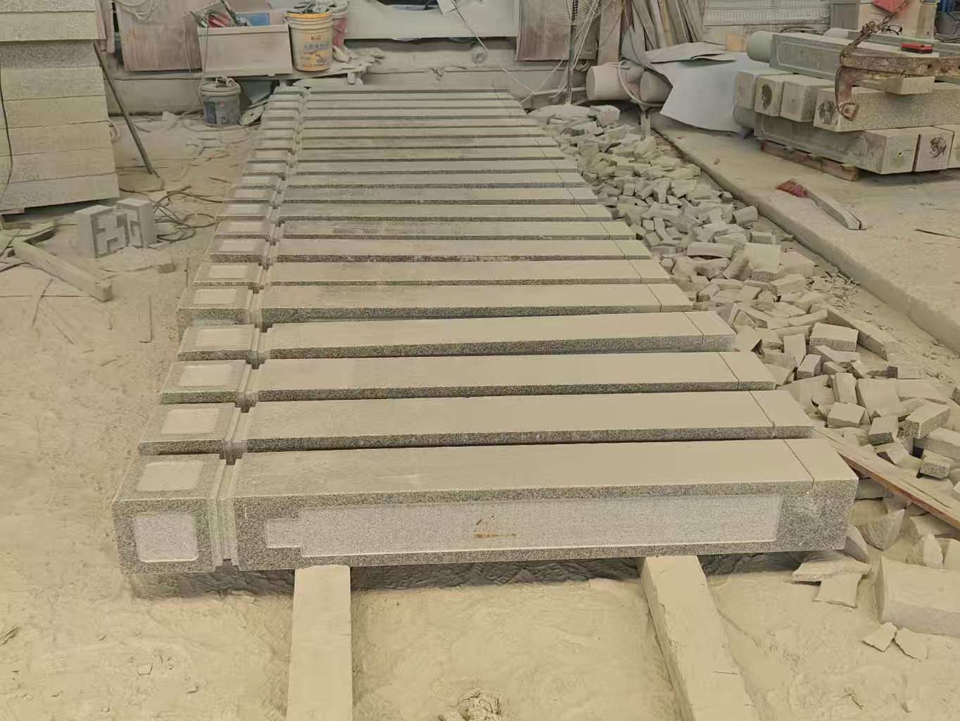 承德 芝麻白异形加工雕刻-栏杆大柱，方柱